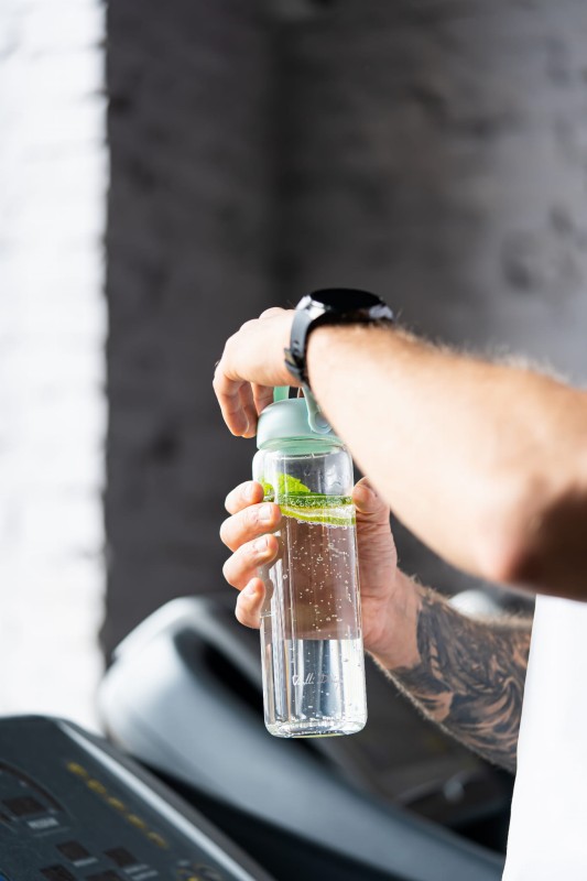 Szklana butelka na wodę Fuori 540 ml miętowa