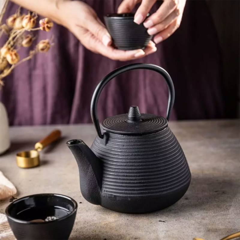 Dzbanek zaparzacz żeliwny 1L z filtrem i filiżankami KINGHOFF