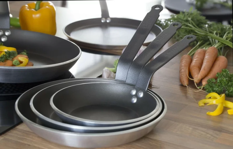 Patelnia aluminiowa z powłoką nieprzywierającą CHOC 24 cm DE BUYER