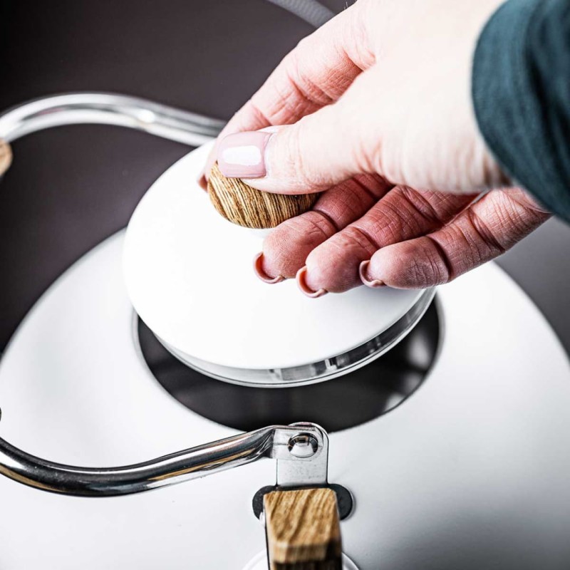 Czajnik z gwizdkiem 2,5L KINGHOFF biały