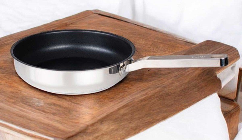 Patelnia ze stali nierdzewnej z powłoką nieprzywierającą 24cm HUSLA
