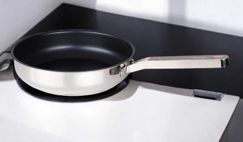 Patelnia ze stali nierdzewnej z powłoką nieprzywierającą 24cm HUSLA
