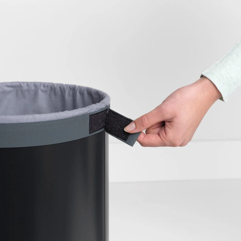 Kosz na pranie 35l czarny mat pokrywa z korka