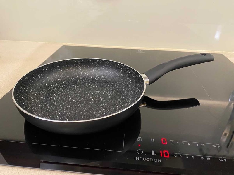 Patelnia z powłoką marmurkową 16cm  KINGHOFF MARMO
