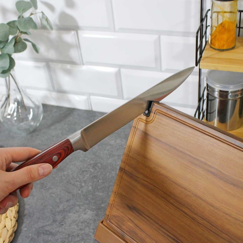 Stojak magnetyczny drewniany na noże z wbudowaną ostrzałką 27x23cm