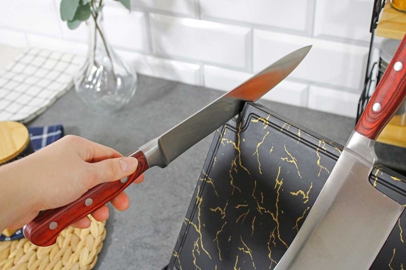 Stojak magnetyczny na noże z wbudowaną ostrzałką 27x23cm