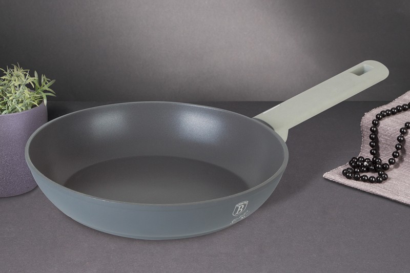 Garnek 4L i patelnia 24cm z powłoką tytanową BERLINGER HAUS szary