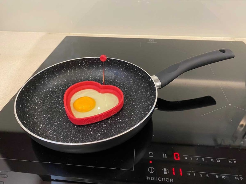 Patelnia z powłoką marmurkową KINGHOFF MARMO 26cm