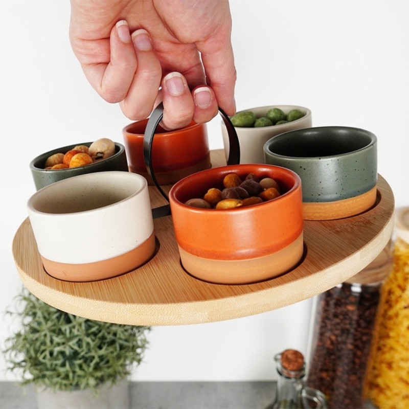 Zestaw 6 miseczek na drewnianej tacy do serwowania sosów przekąsek