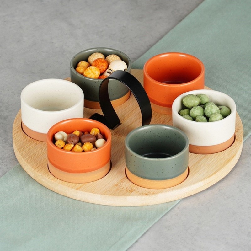 Zestaw 6 miseczek na drewnianej tacy do serwowania sosów przekąsek