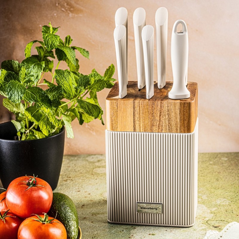 Zestaw noży i przyborów kuchennych w bloku akacjowym KLAUSBERG beżowy